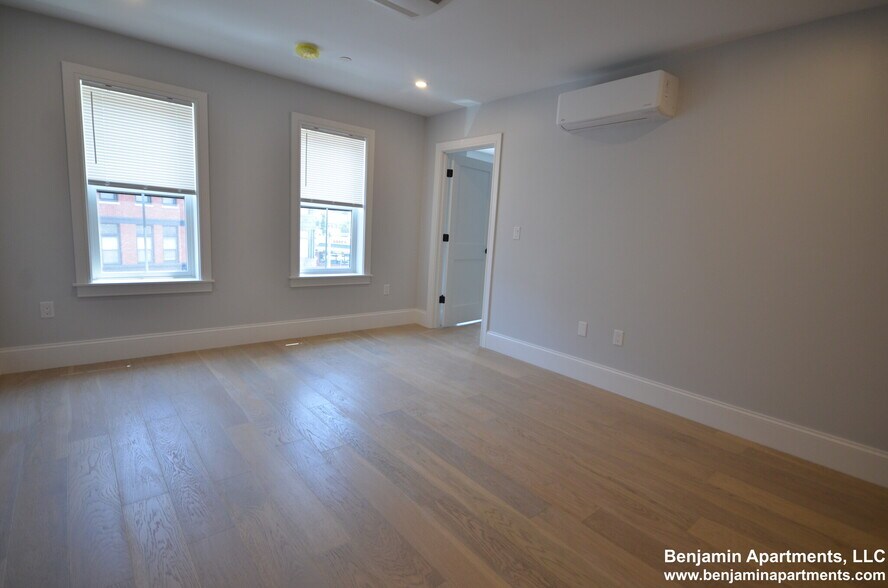 Building Photo - 425 Market St