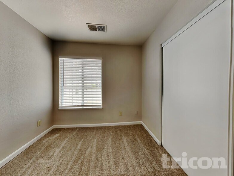 Building Photo - 1536 Atteboro Ct
