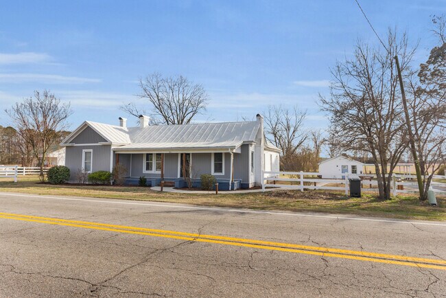 Building Photo - 801 NC-33