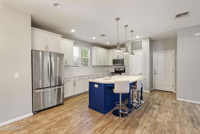 Building Photo - 714 E Boca Raton Rd