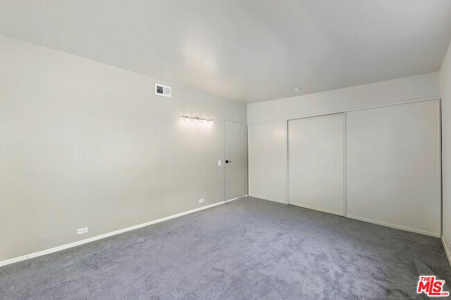 Building Photo - 1054 Enchanted Way