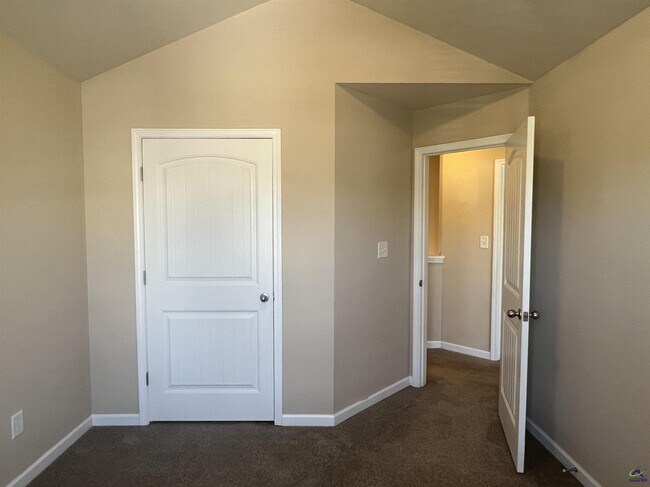 Building Photo - 807 Citrona Dr