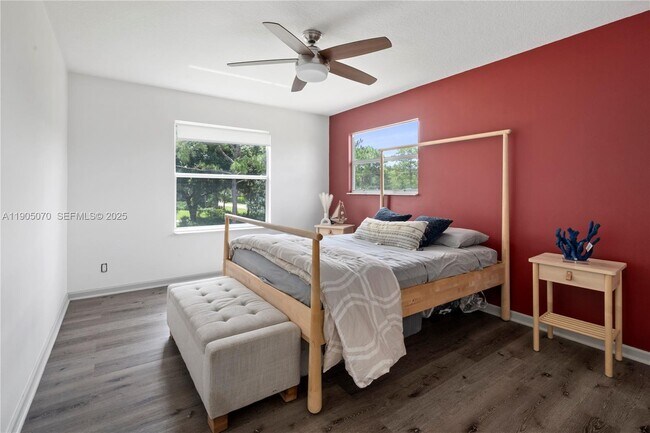 Building Photo - 17125 35th Pl N