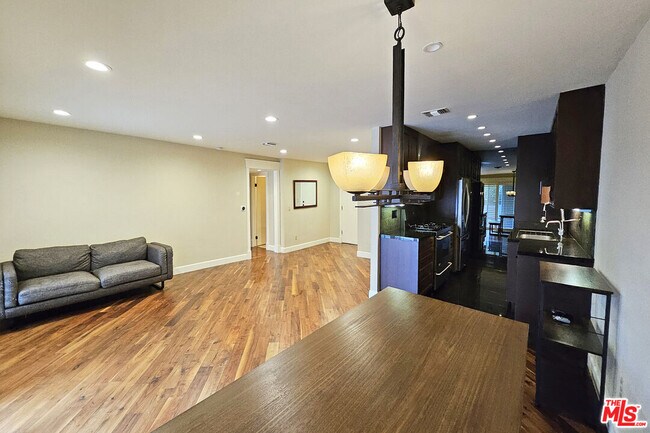 Building Photo - 382 E California Blvd