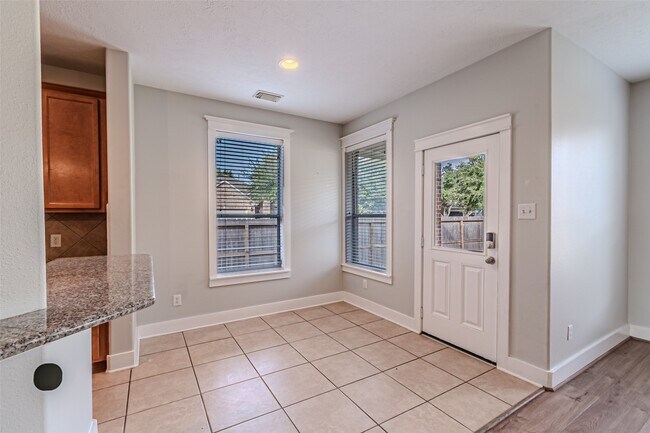 Building Photo - 17818 Serene Shore Dr