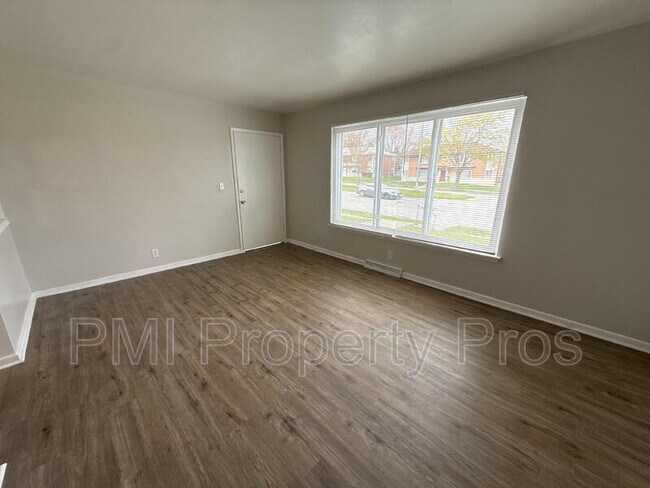 Building Photo - 7701 W Hampton Ave
