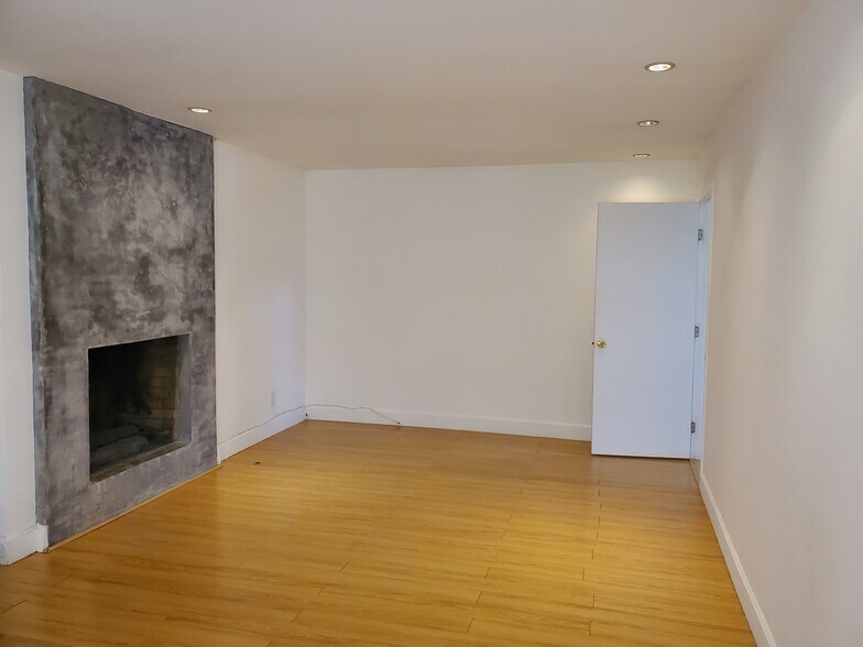 Building Photo - 12443 Aneta St