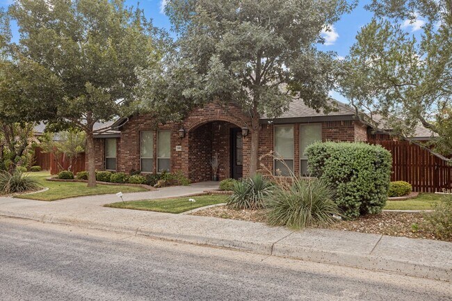 Building Photo - 5903 Sabine Dr