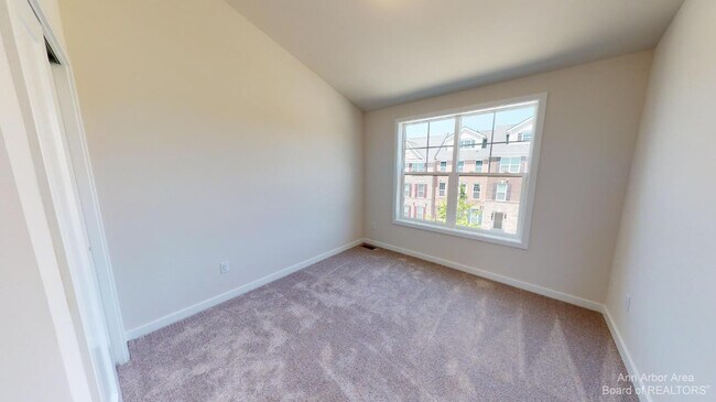 Building Photo - 2704 S Spurway Dr