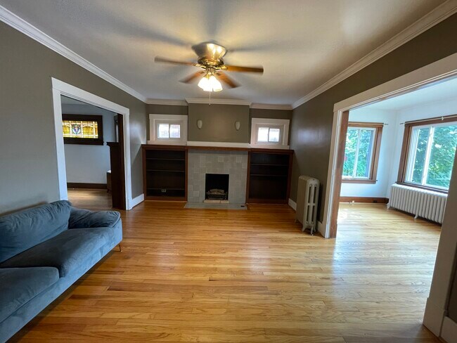 Building Photo - Mattern