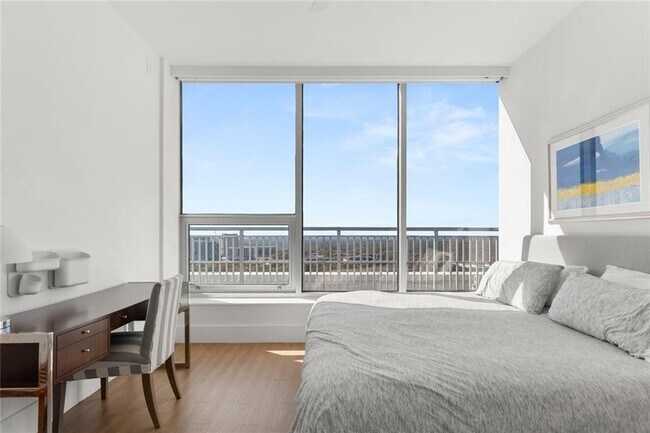 Building Photo - 3338 Peachtree Rd NE