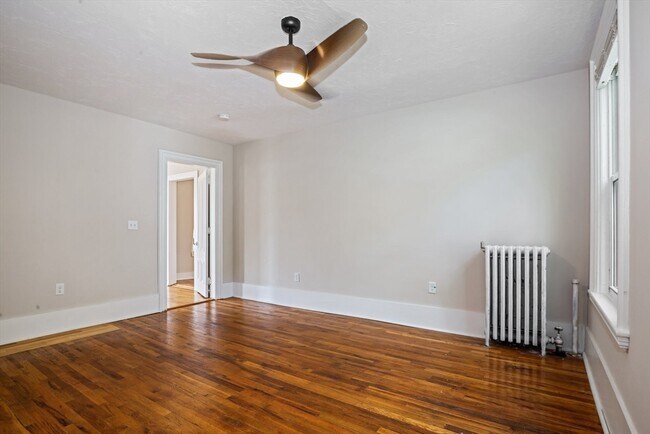 Building Photo - 35 Oak Ave