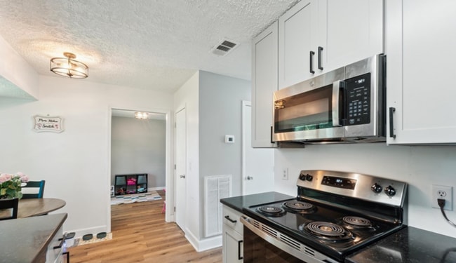 Building Photo - New to the market! 3/2 Home in Richmond Hi...