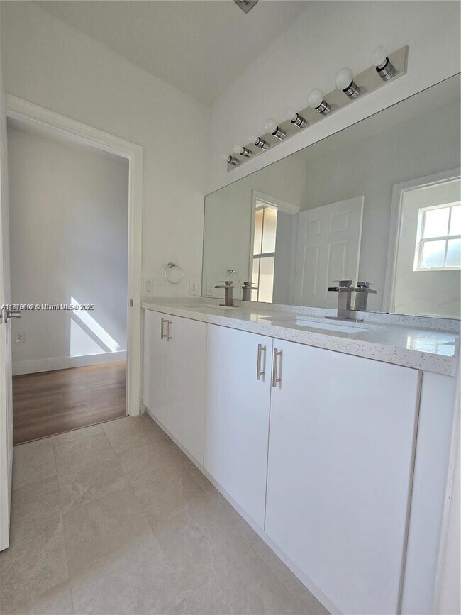 Building Photo - 129 Riverwalk Cir