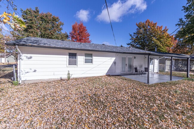 Building Photo - 210 W El Cortez Dr