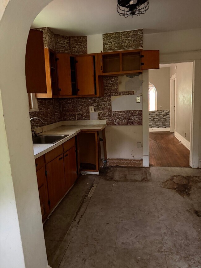 Building Photo - 6580 St Louis Ave