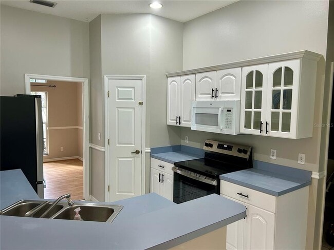 Building Photo - 10433 Lake Hill Dr