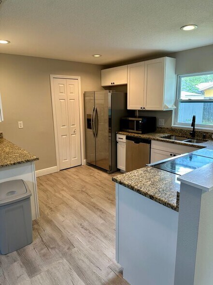Building Photo - 5405 Sandra Dr