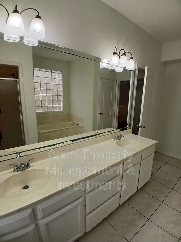 Building Photo - 128 San Jacinto St