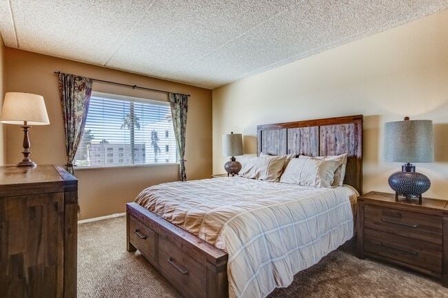 Building Photo - Old Town Scottsdale Condo with a View! Furnished