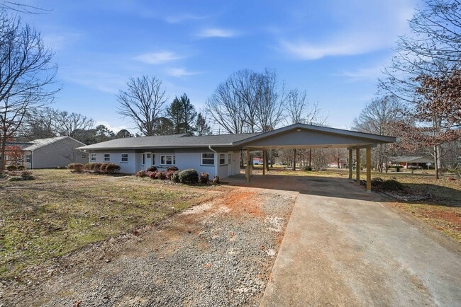 Building Photo - 538 Rowe Dr