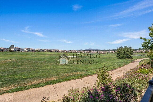 Building Photo - Executive Gated Serrano Golf-Course Home with Views of the 16th Hole!