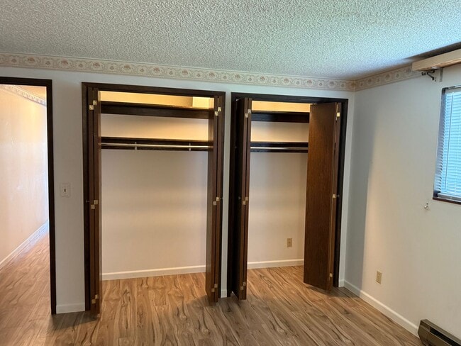 Building Photo - Spacious Single-Level Living with Retro Charm, Private Garage & Abundant Storage