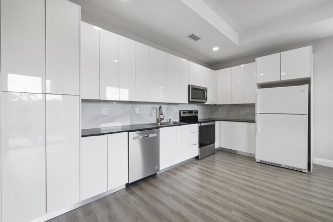 Building Photo - 679 Windermere Dr