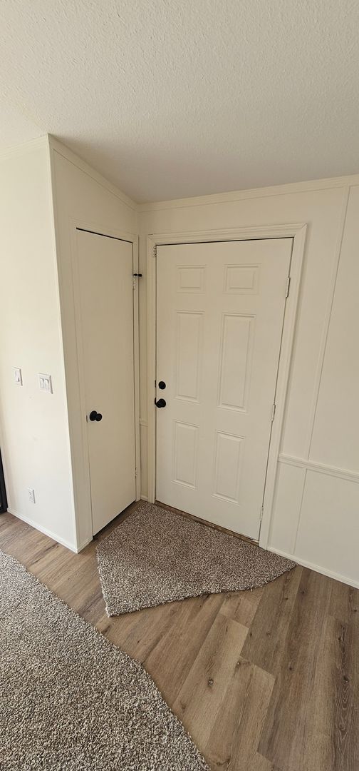 Building Photo - Fully Renovated 3Bd/2Ba Home in River Rock Fenced Yard Pet Friendly