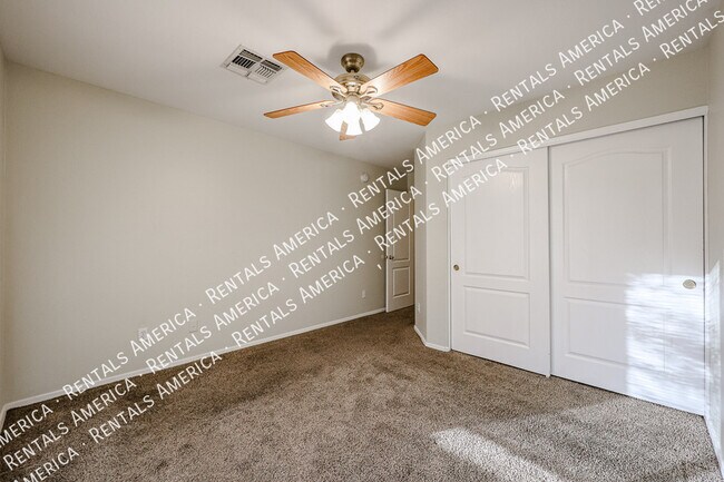 Building Photo - 658 S 110th Pl