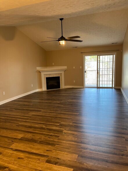 Building Photo - 1830 Balmoral Dr