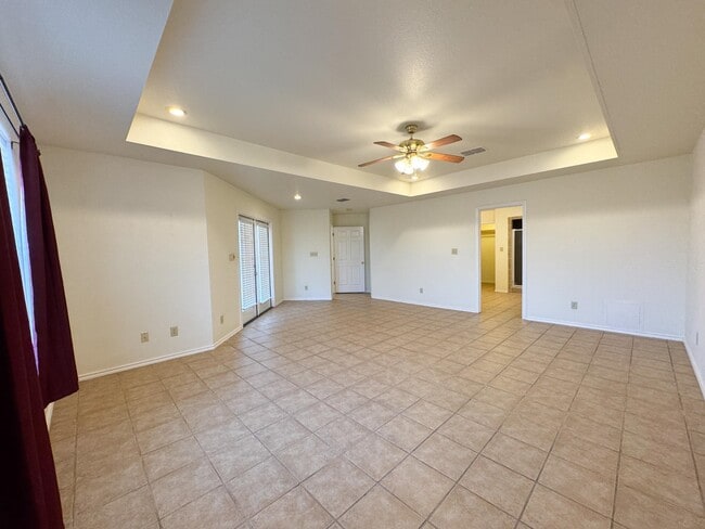 Building Photo - 123 La Paloma Dr