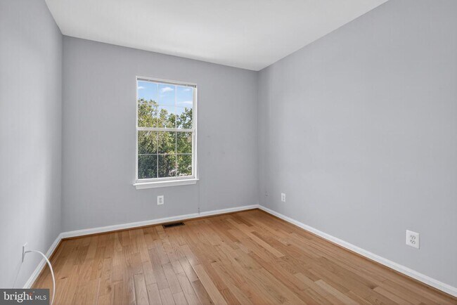 Building Photo - 1055 Lexus Way