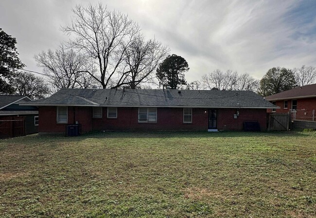 Building Photo - 470 Dreger Rd