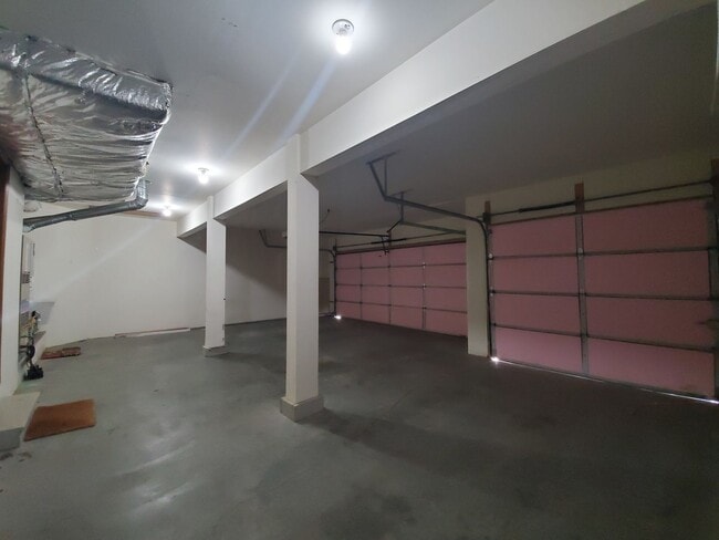 Building Photo - Brand New Updates! 4-Bedroom, 2.5-Bath plu...