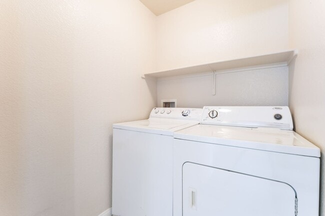 Building Photo - Gated Community  Townhome  2 bedroom, 2 ba...