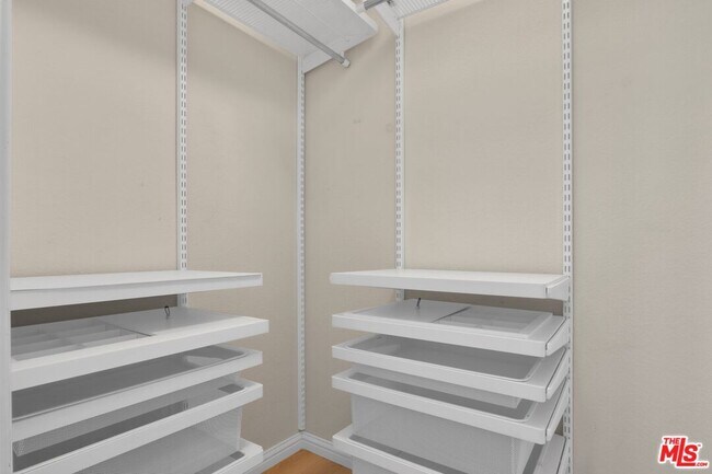 Building Photo - 2308 Schader Dr