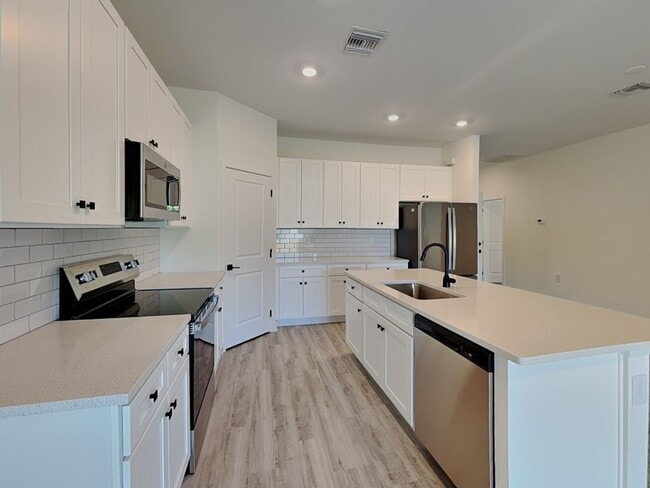 Building Photo - 558 Nimitz Blvd