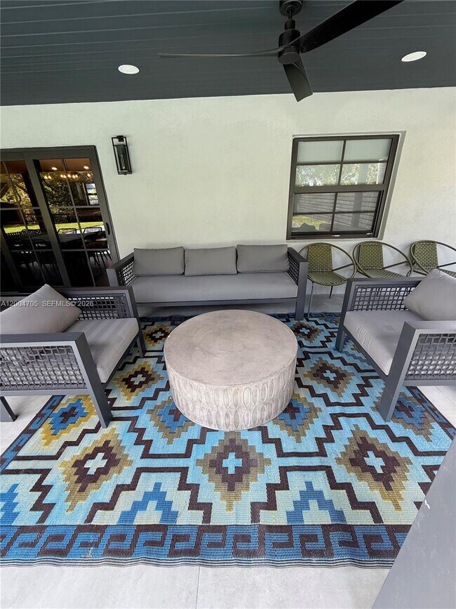 Building Photo - 1304 Stratford St