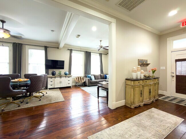 Building Photo - 1613 Summer St