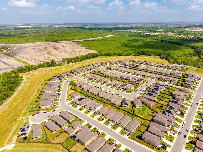 Building Photo - 3 Bedroom Rental in Convenient West San An...
