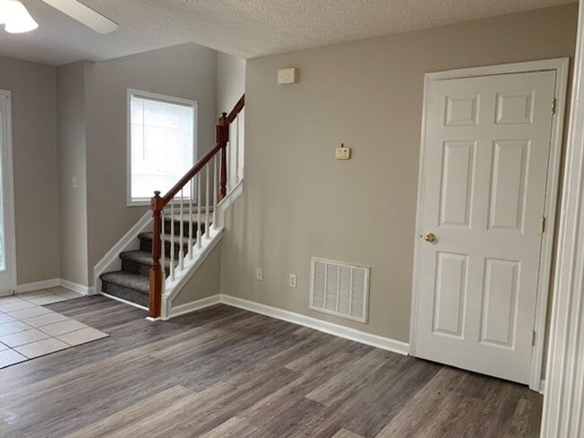 Building Photo - Bradford Cottage Home   Georgetown KY 250808