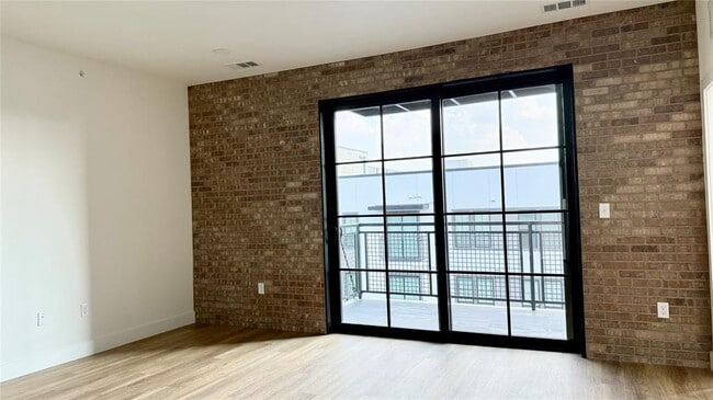 Building Photo - 4315 S Congress Ave