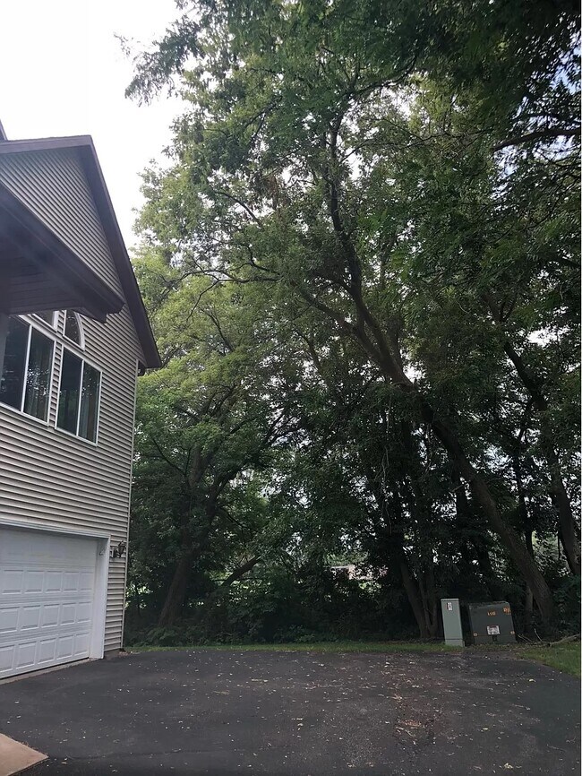 Building Photo - 701 Cherokee Path