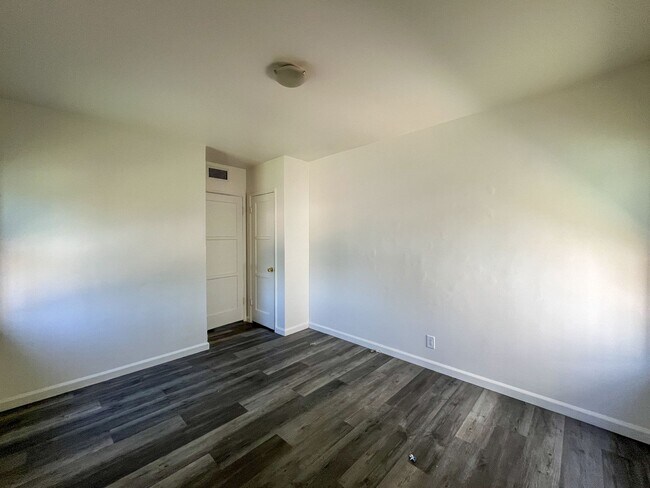 Building Photo - 3401 W 84th Pl