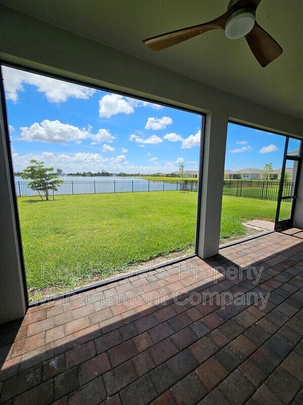 Building Photo - 623 Parkshore Lk Ave