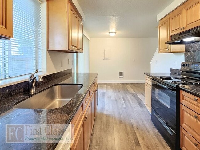 Building Photo - 3022 SE 38th Ct