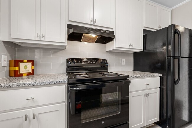 Building Photo - 8 Hayti Ln