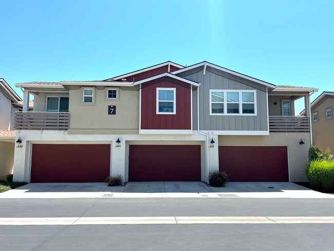 Building Photo - Upgraded Buellton End-Unit With Yard