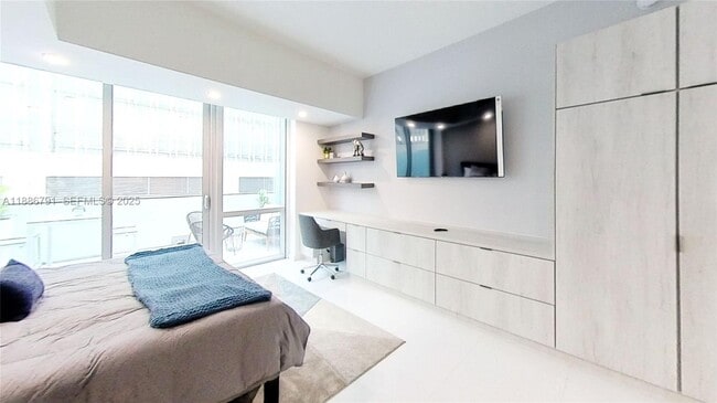 Building Photo - 851 NE 1st Ave